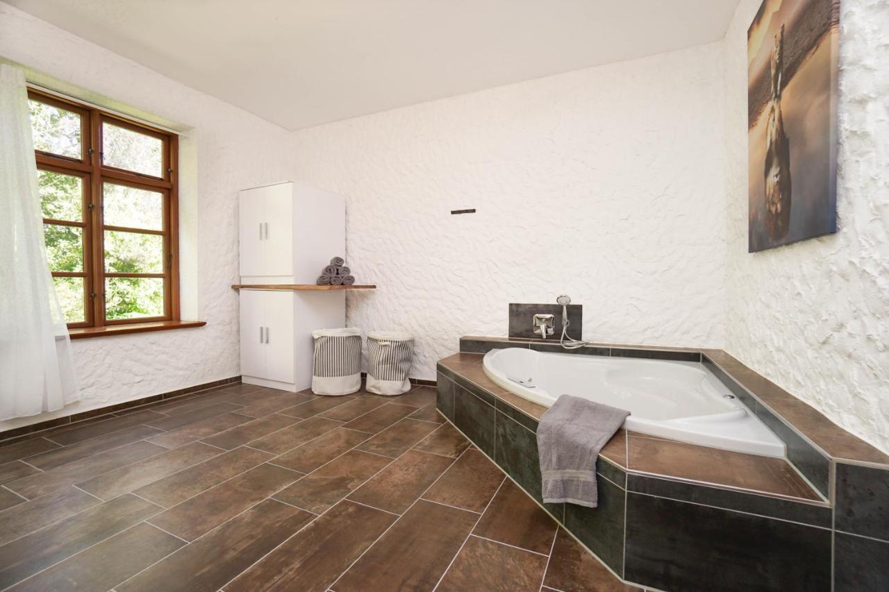 Ruhe Unter Reet-Haus Mit Sauna, Whirlpool Und Kamin Gnarrenburg Exterior photo
