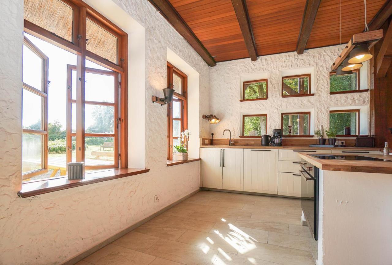 Ruhe Unter Reet-Haus Mit Sauna, Whirlpool Und Kamin Gnarrenburg Exterior photo